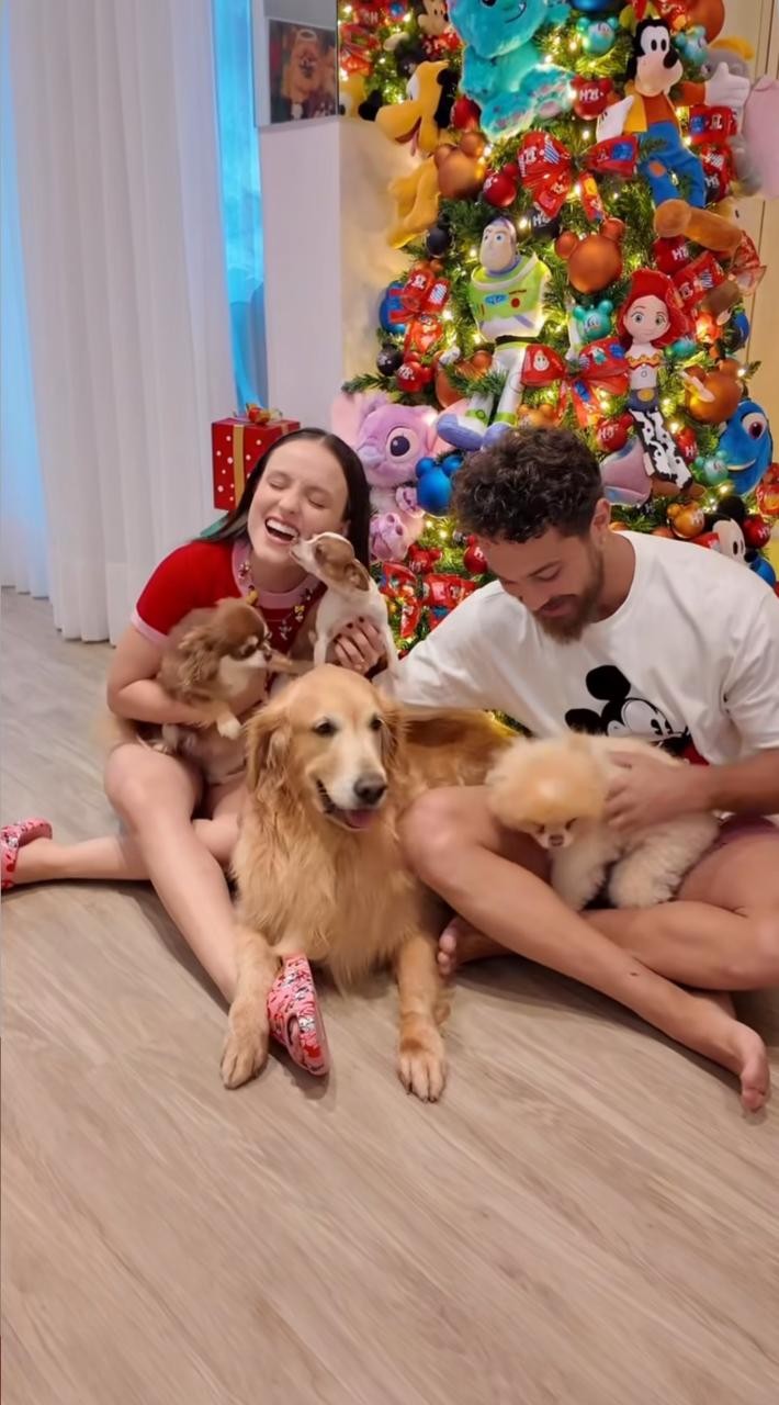 Christmas decoration at Larissa Manoela and André Luiz Frambach — Photo: Reproduction/Instagram