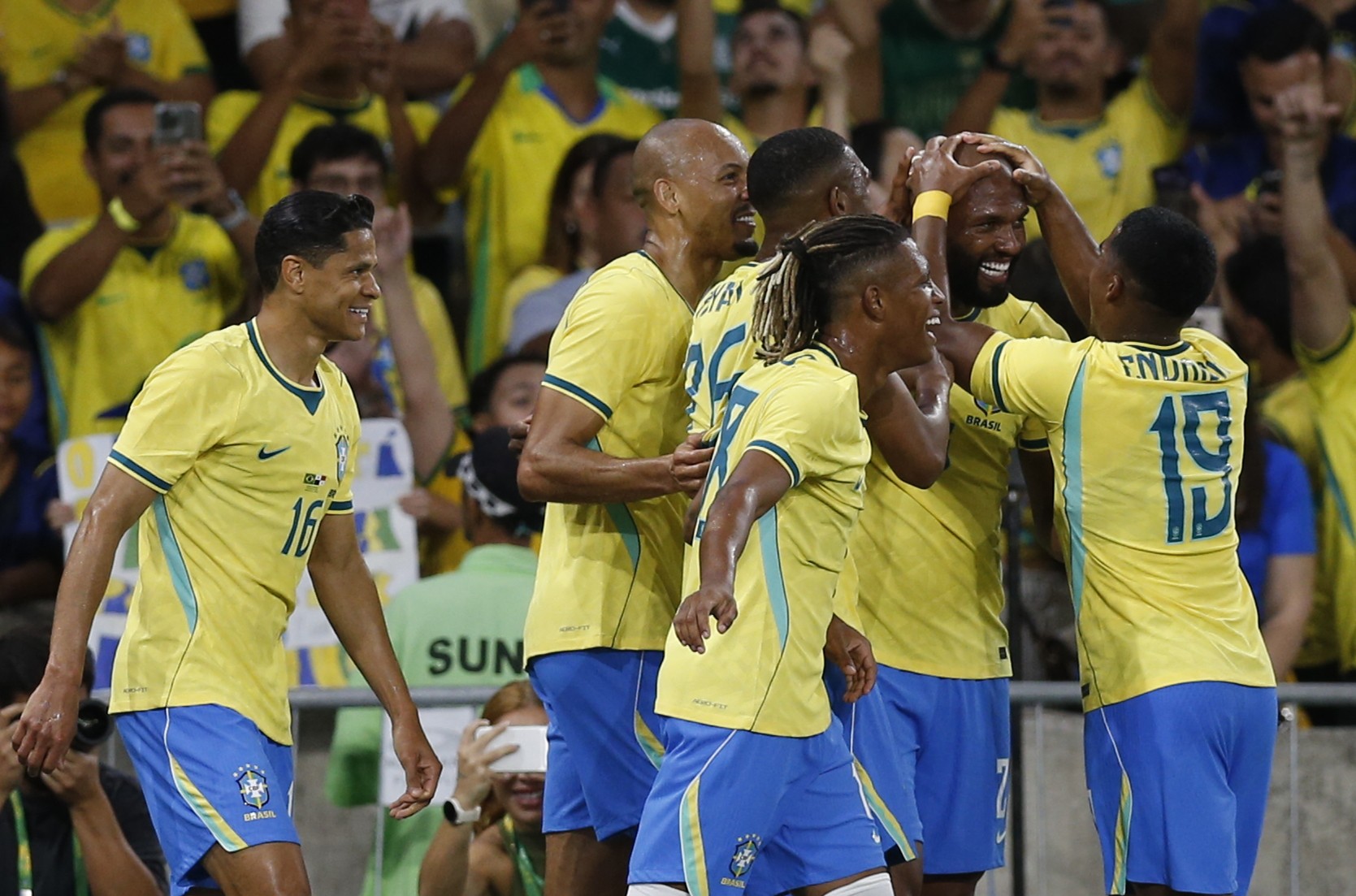 Seleção brasileira apresenta uniformes para a Copa do Mundo 2026
