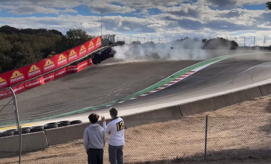 Vídeo mostra momento em que Porsche sai da pista