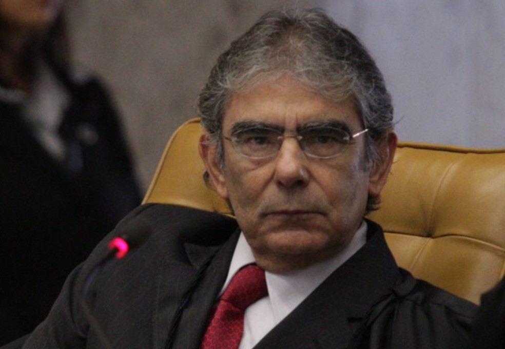 O então ministro Ayres Britto, relator da ação do casamento gay no STF — Foto: André Coelho/Agência O GLOBO