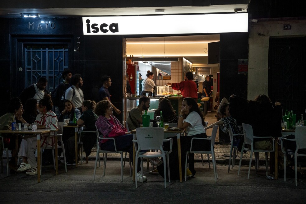 Isca e seu gêmeo, Bar Manchete, enchem a Rua do Russel de sexta a domingo — Foto: Alexandre Cassiano