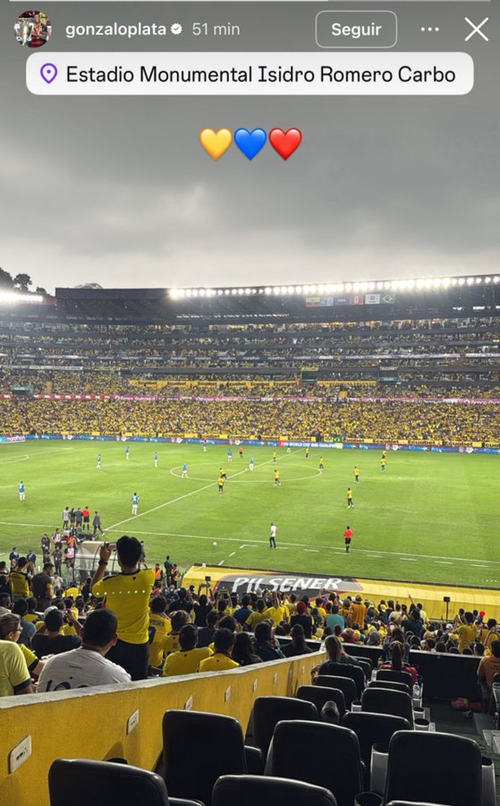 Gonzalo Plata compareceu ao estádio em Guayaquil para apoiar os companheiros de seleção equatoriana — Foto: Reprodução