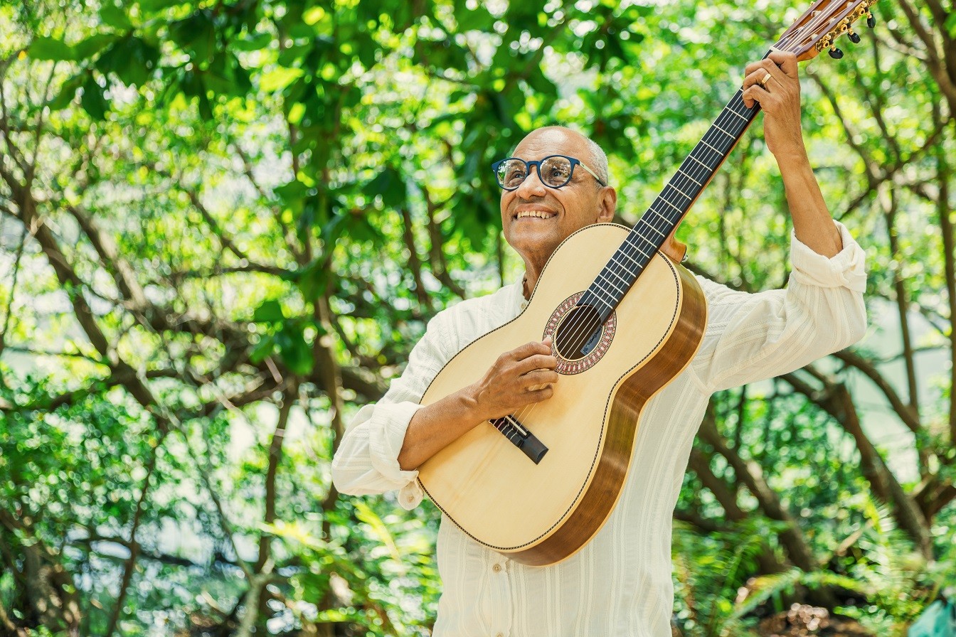 Cláudio Jorge lança álbum dedicado ao universo negro, incluindo homenagem a Vini Júnior