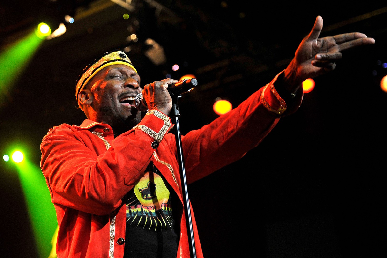 Jimmy Cliff se apresenta no palco no dia da abertura do 45º Festival de Jazz de Montreux, em Montreux, em 1º de julho de 2011 — Foto: Foto: Fabrice COFFRINI / AFP