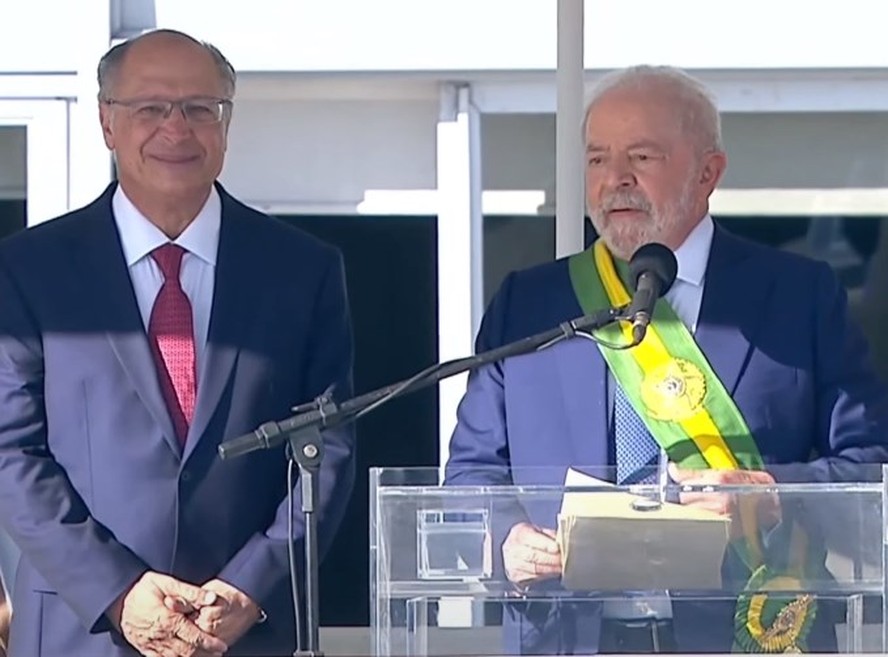 Geraldo Alckmin e Lula em discurso no Palácio do Planalto