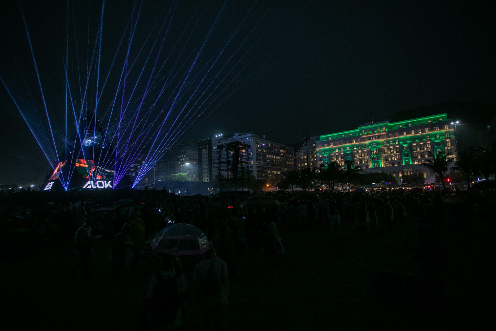 Show do cantor Alok na Praia de Copacabana foi marco na crise de violência em Copacabana em 2023, com arrastões durante e após apresentação — Foto: Guito Moreto / Agência O Globo / 26-08-2023