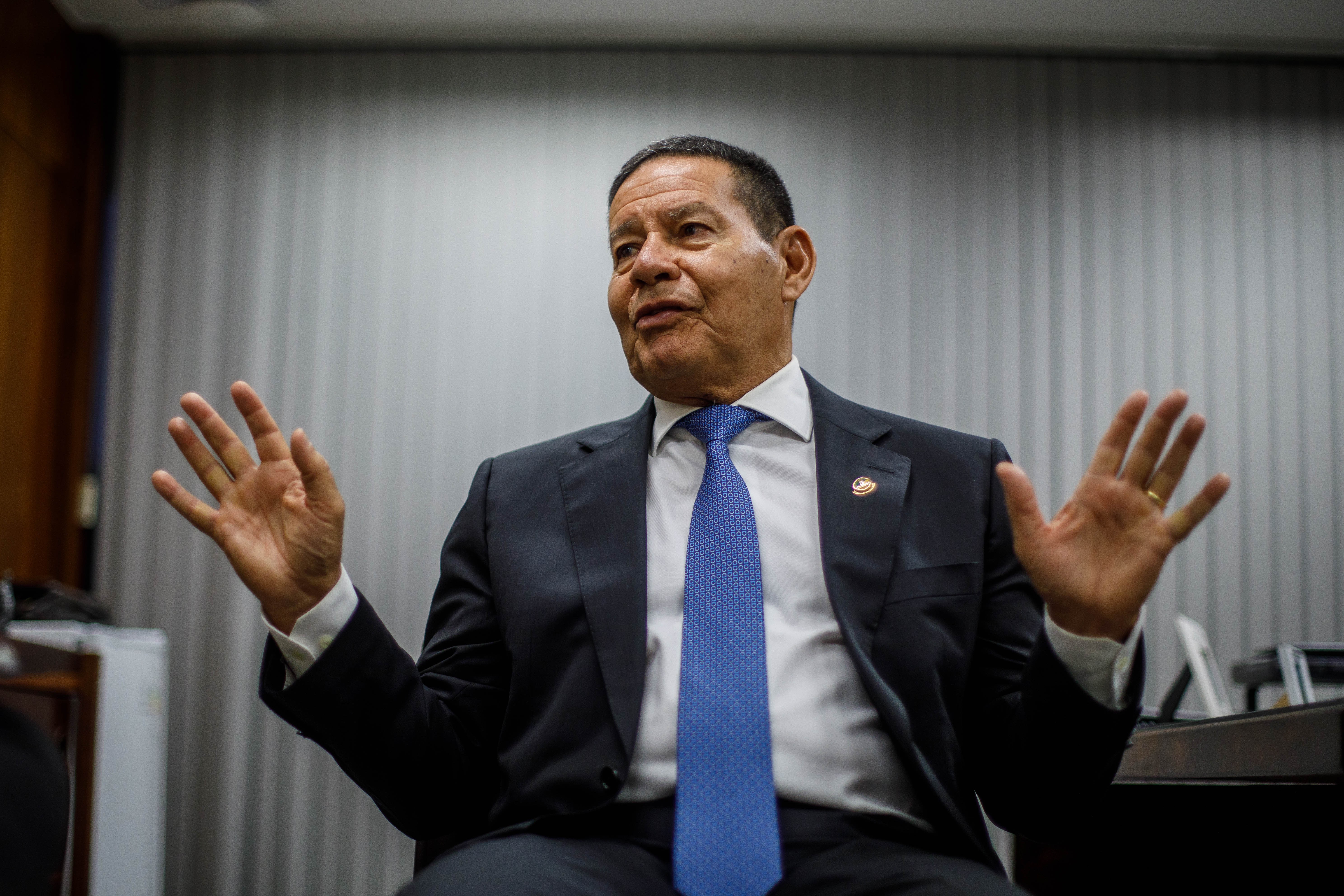 Saiba o que Mourão dizia sobre um possível golpe de Bolsonaro na época em que era seu vice 