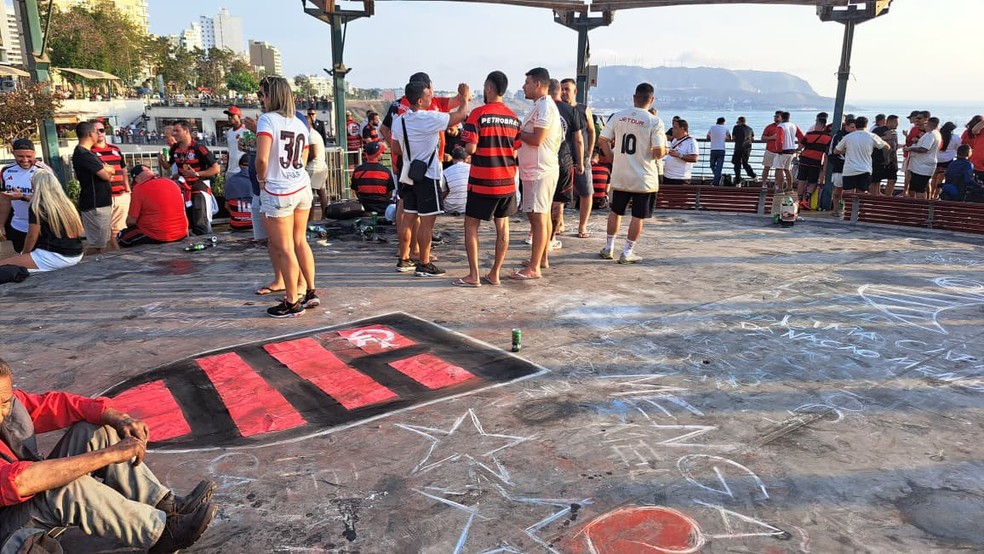 Torcedores do Flamengo festejam em Lima, Peru — Foto: Davi Ferreira