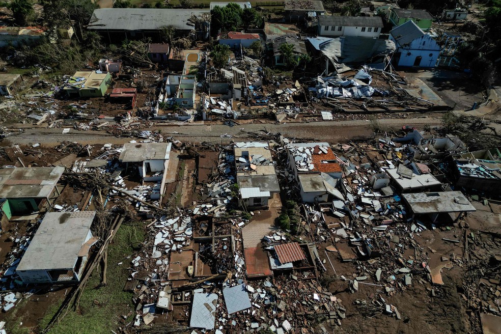 Vista a&eacute;rea de Arroio do Meio, Rio Grande do Sul, Brasil, tirada em 15 de maio de 2024, ap&oacute;s enchentes que devastaram a regi&atilde;o. &mdash; Foto: Nelson ALMEIDA/AFP