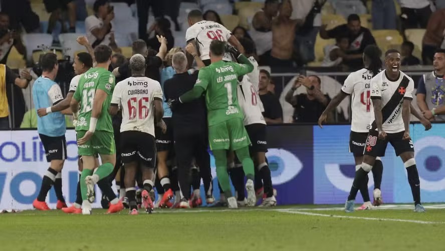 Nuno Moreira diz que primeiro tempo do Vasco contra o Fluminense foi ‘impecável’ e que equipe teve ‘muito coração’ no jogo