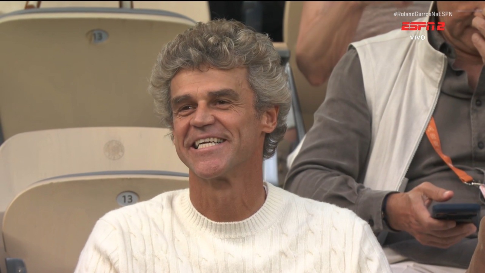 Guga prestigia João Fonseca em jogo histórico nas oitavas de Roland Garros