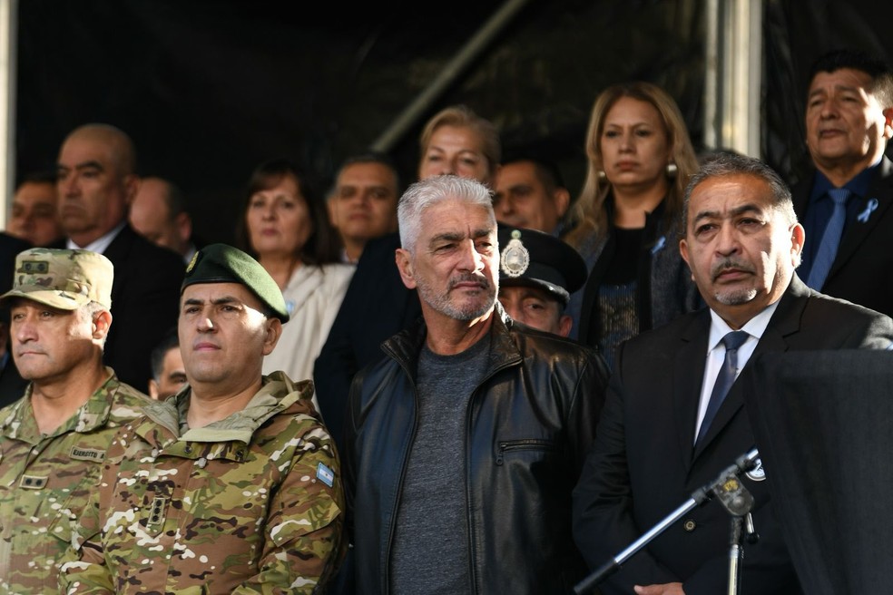 Omar de Felippe, técnico do Central Córdoba, durante homenagem no Dia dos veteranos e caídos da Guerra das Malvinas — Foto: Divulgação/Central Córdoba