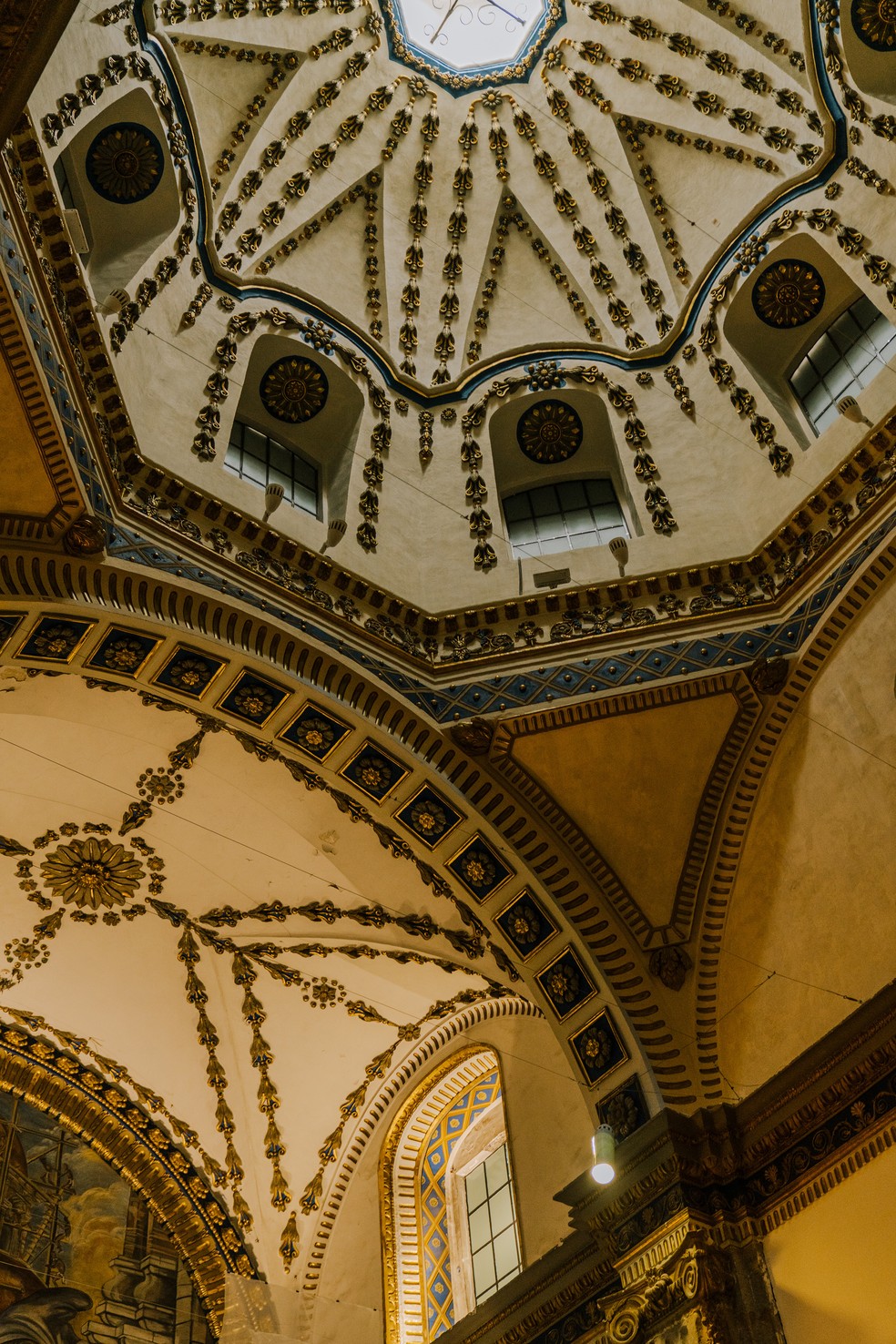 Interior do Laboratório de Arte Alameda, que funciona num antigo convento dominicano do século XVI, na Cidade do México — Foto: Jake Naughton/The New York Times
