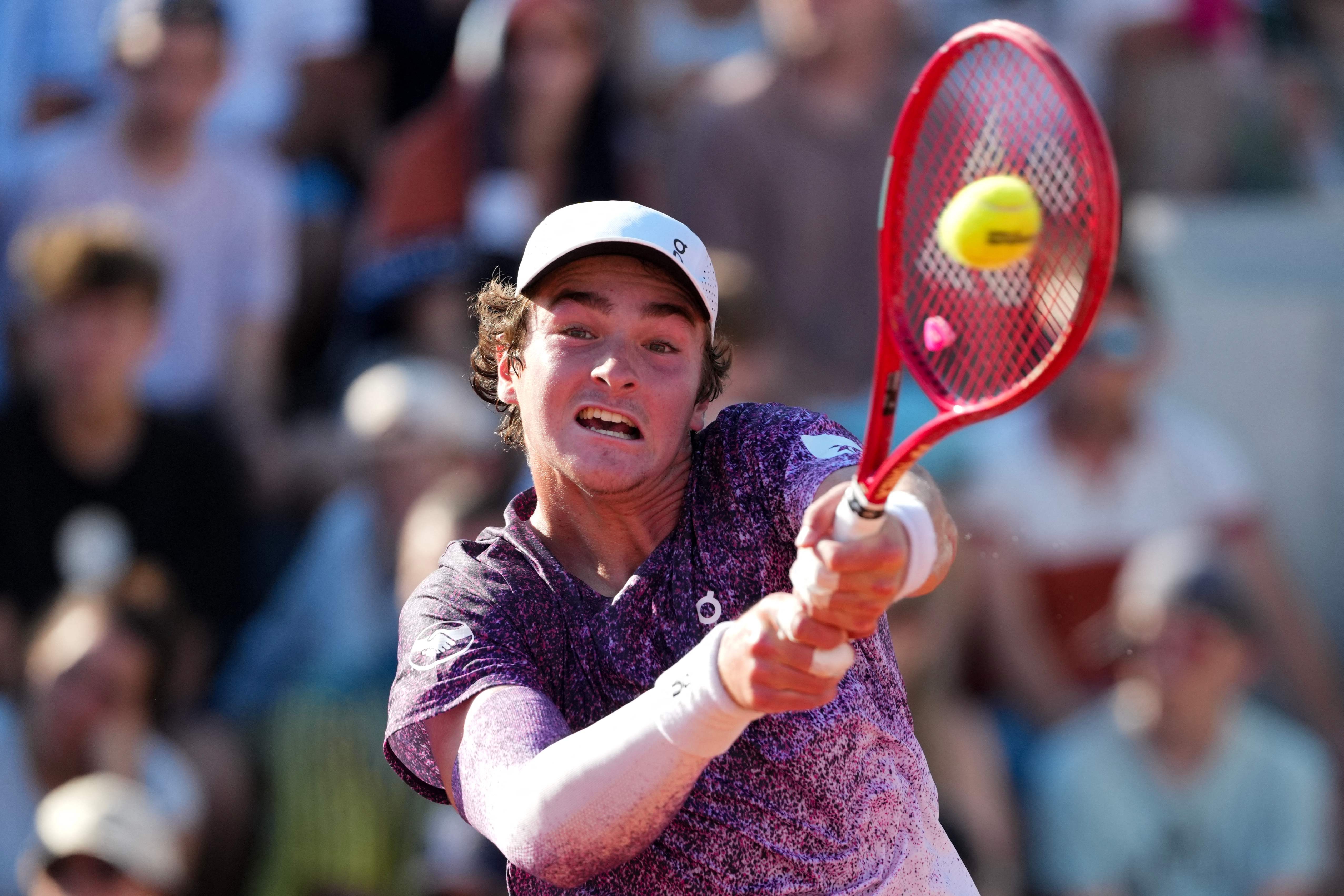 João Fonseca ultrapassou 3 milhões de dólares na carreira antes de avançar em Roland Garros ao vencer Novak Djokovic