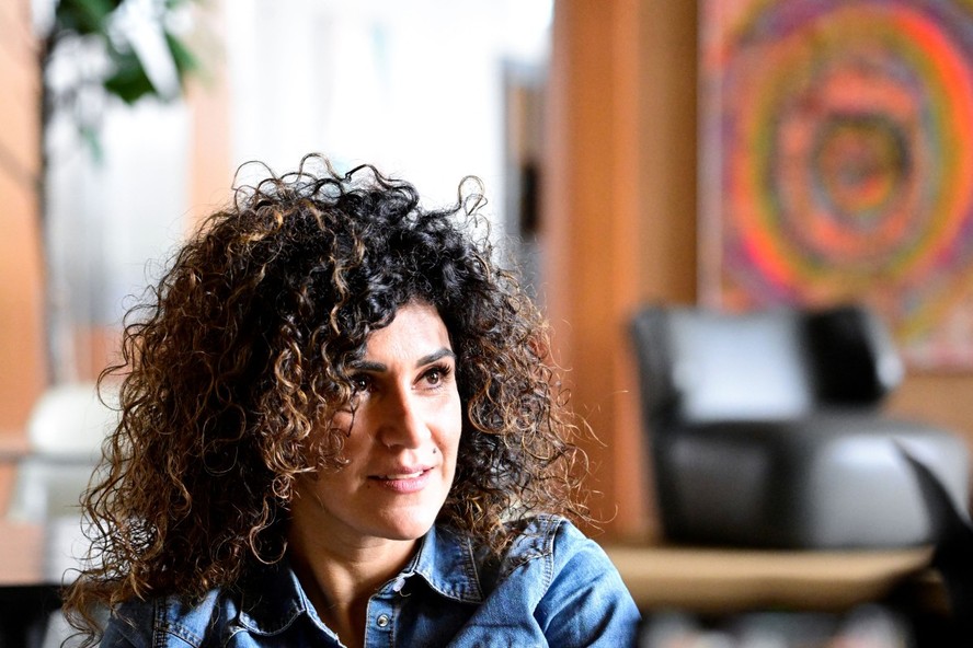 Arquiteta, imigrante e mãe de dois: quem é Apameh Schönauer, nova Miss ...