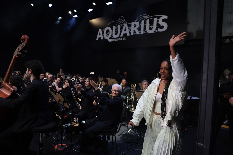 A cantora Negra Li e a Orquestra Experimental de Repertório, em concerto do Projeto Aquarius, no Vale do Anhangabaú, em São Paulo — Foto: Maria Isabel Oliveira