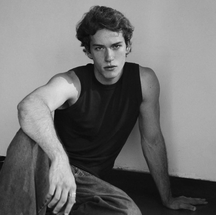 Pietro Antonelli, de 19 anos, brilhou neste ano, mas não foi com a mesma profissão dos pais, Giovanna Antonelli e Murilo Benício. O jovem decidiu seguir a carreira de modelo e fez a estreia também na São Paulo Fashion Week, em outubro — Foto: Reprodução/Instagram