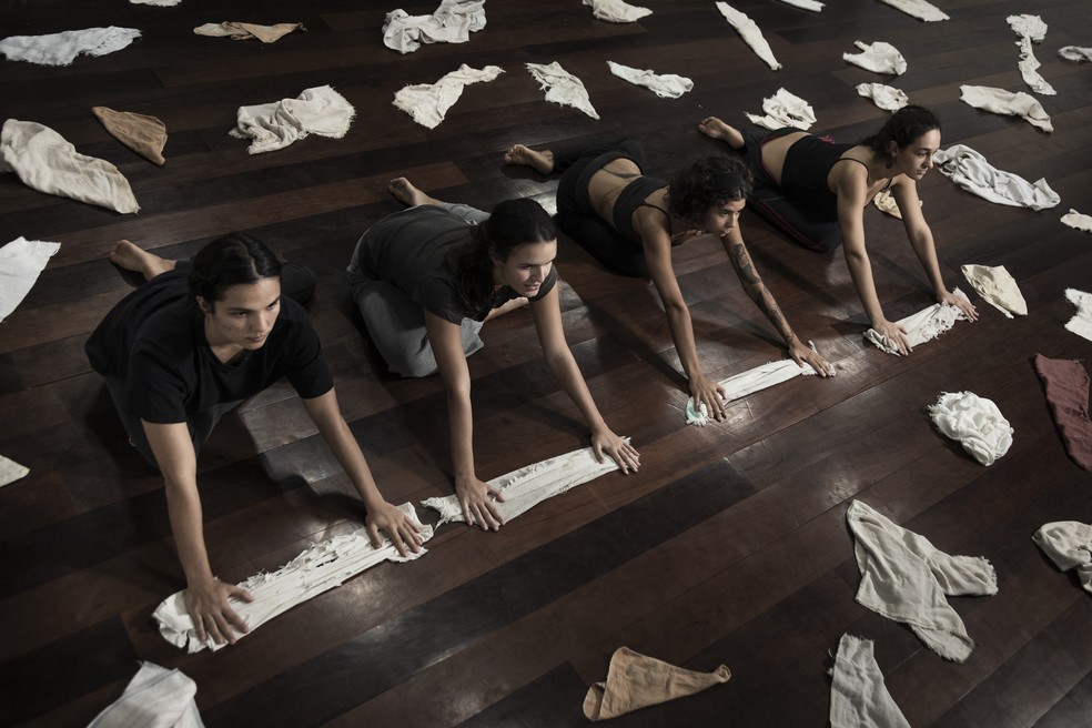 O Grupo Prosa: Amanda Pontes, Carolina Azambuja, Lorena Pimentel e Maria Paula Ramalho ensaiam para o espetáculo “Prosas ordinárias”, no Teatro Cacilda Becker, no Rio — Foto: Leo Martins