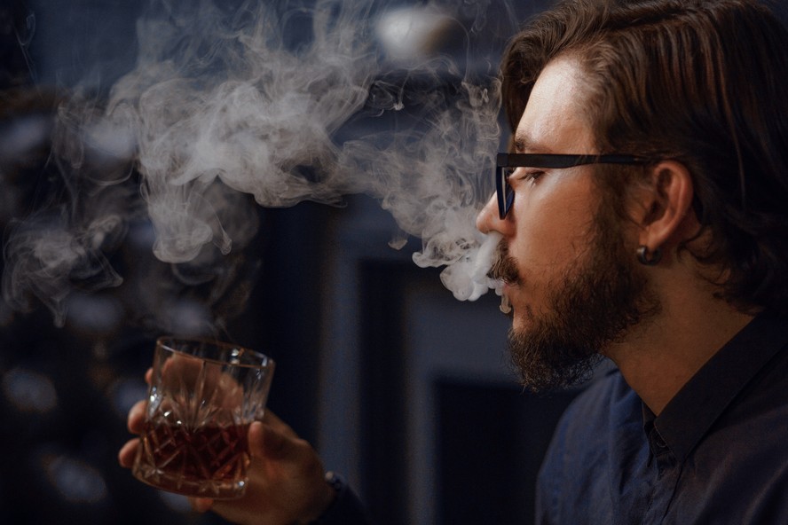 Cigarro e álcool estão entre os hábitos de risco para o câncer