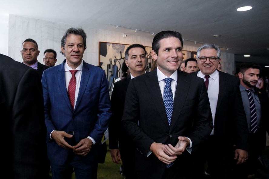 O ministro da Fazenda, Fernando Haddad, e o presidente da C&acirc;mara, Hugo Motta