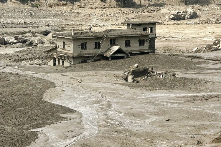 Austrália envia ajuda de R$ 18,5 milhões ao Nepal enquanto 39 cidadãos do país seguem desaparecidos na tragédia - QTU Questões do Universo