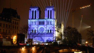 Cinco anos atrás, a catedral, considerada um dos principais pontos turísticos do país, foi atingida por um incêndio — Foto: Ludovic MARIN / AFP