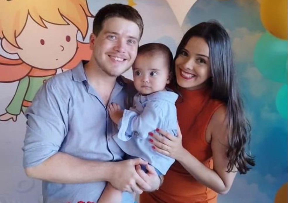 Pedro Malta ao lado da mulher e do filho — Foto: Reprodução/Instagram