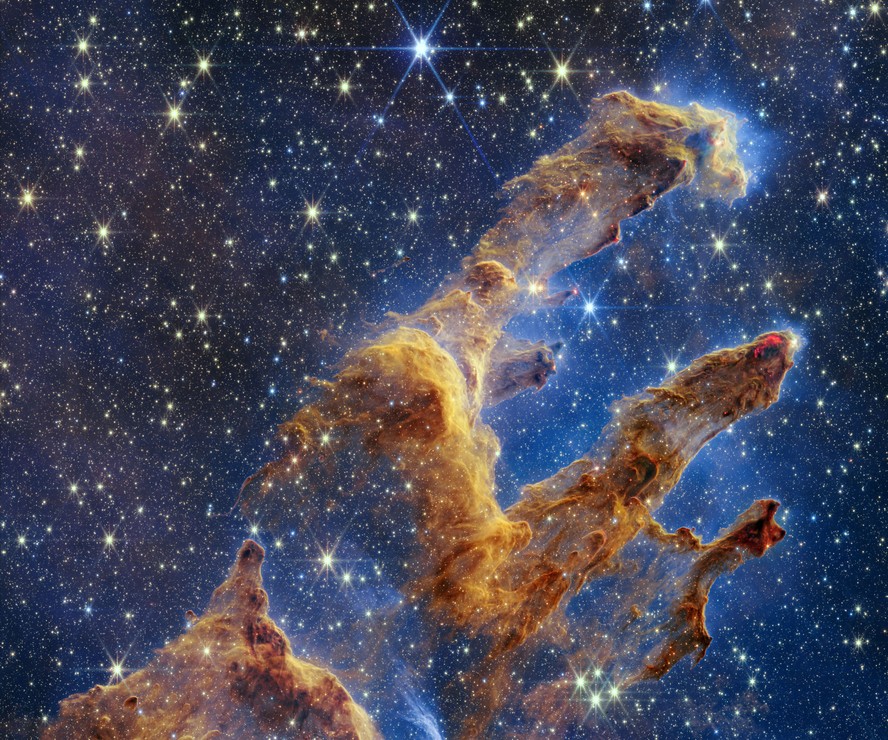 Pilares da Criação, fotografados pelo telescópio James Webb