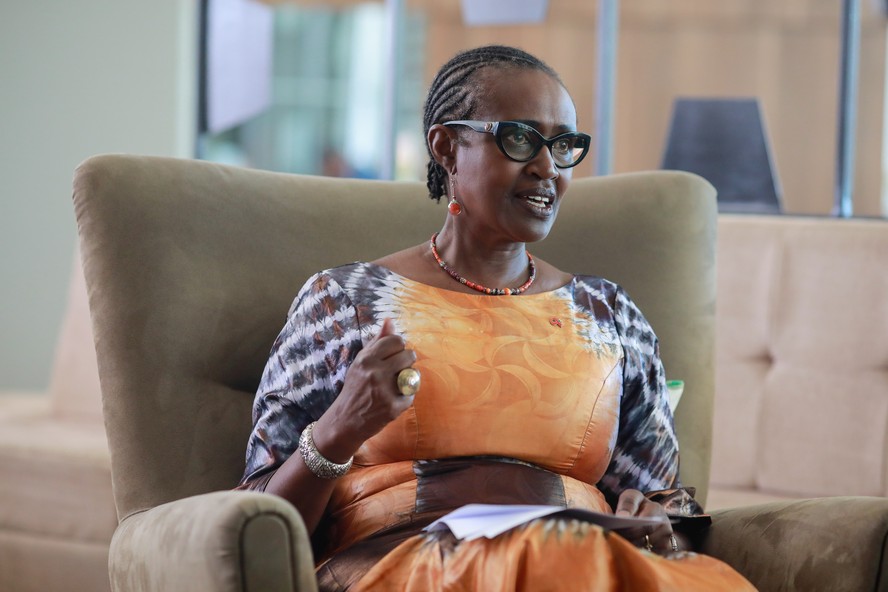 Winnie Byanyima: educação sexual, igualdade e acesso aos medicamentos podem mudar trajetória global em relação ao HIV