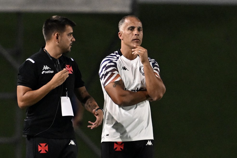 Felipe Loureiro durante goleada sofrida pelo Vasco para o Puerto Cabello — Foto: Juan BARRETO / AFP