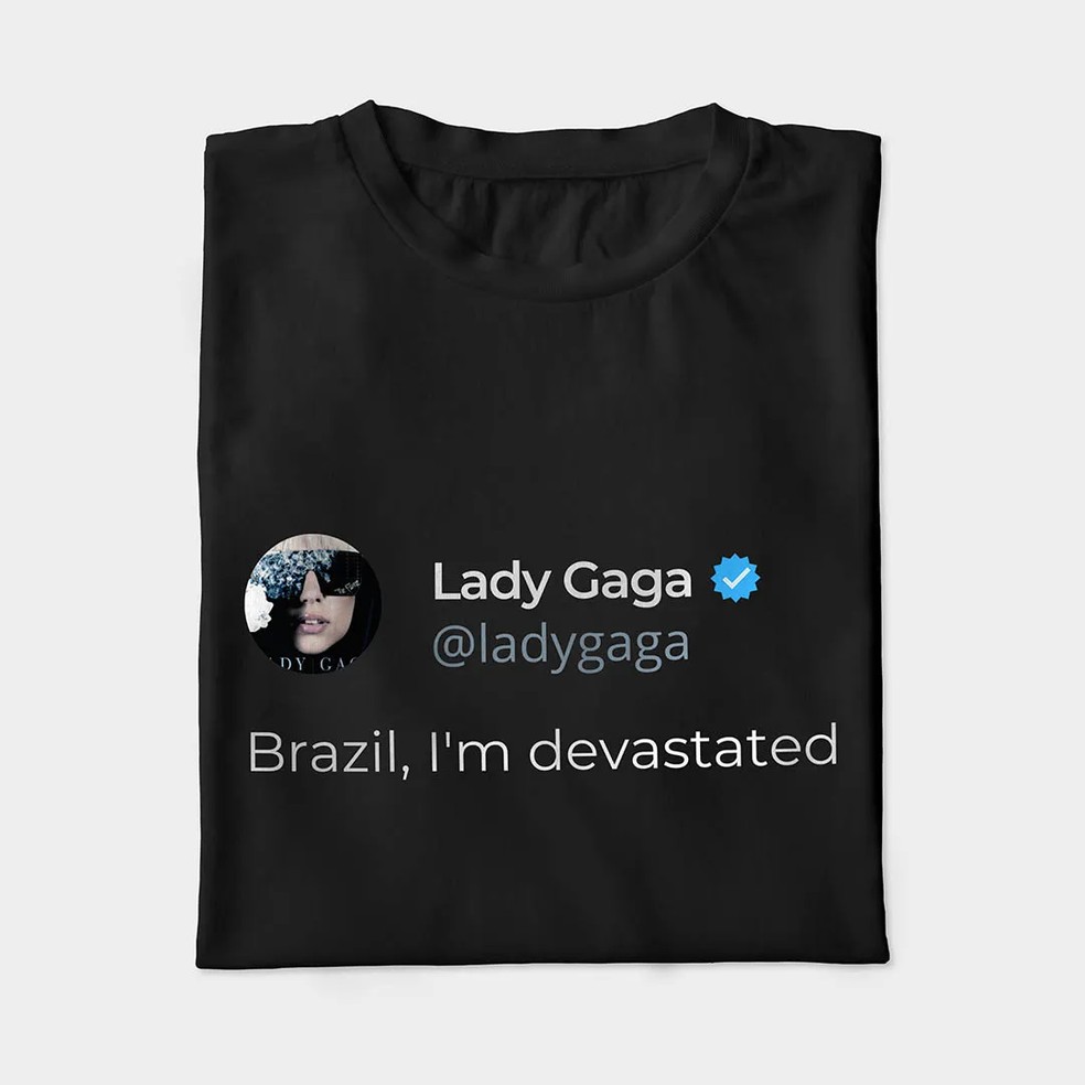Tweet de Lady Gaga, quando cancelou seu show no Rock In rio, em 2017, virou estampa de camiseta — Foto: Reprodução/ X