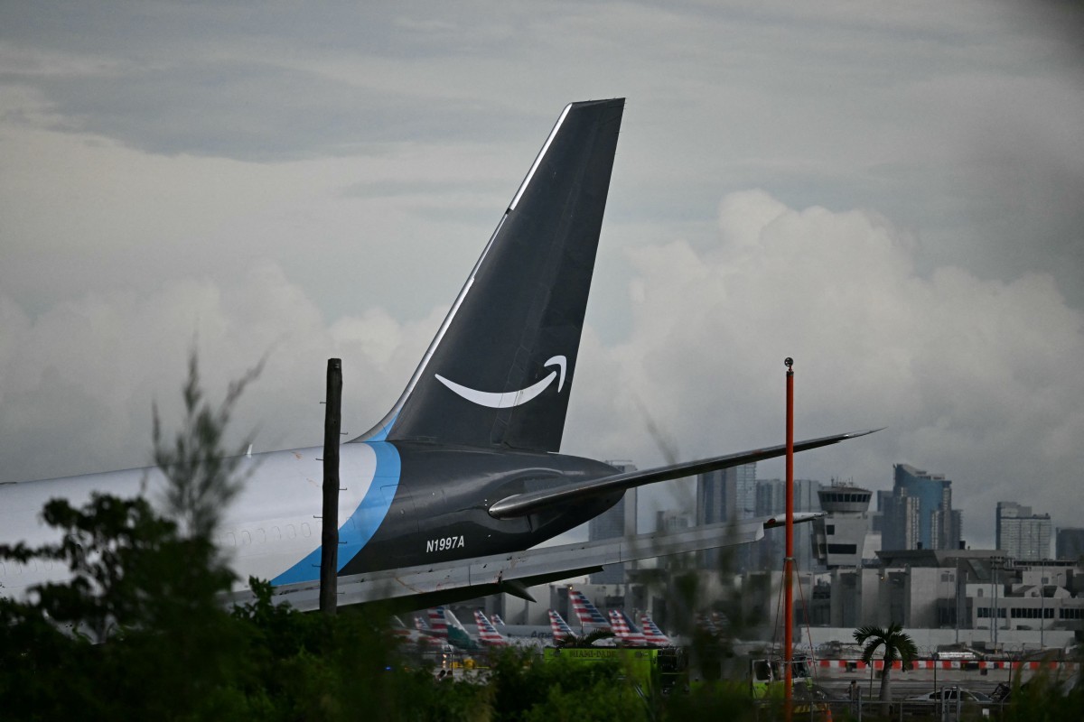 Caixa-preta de avião da Amazon que saiu da pista e pegou fogo em Miami é recuperada e segue para análise