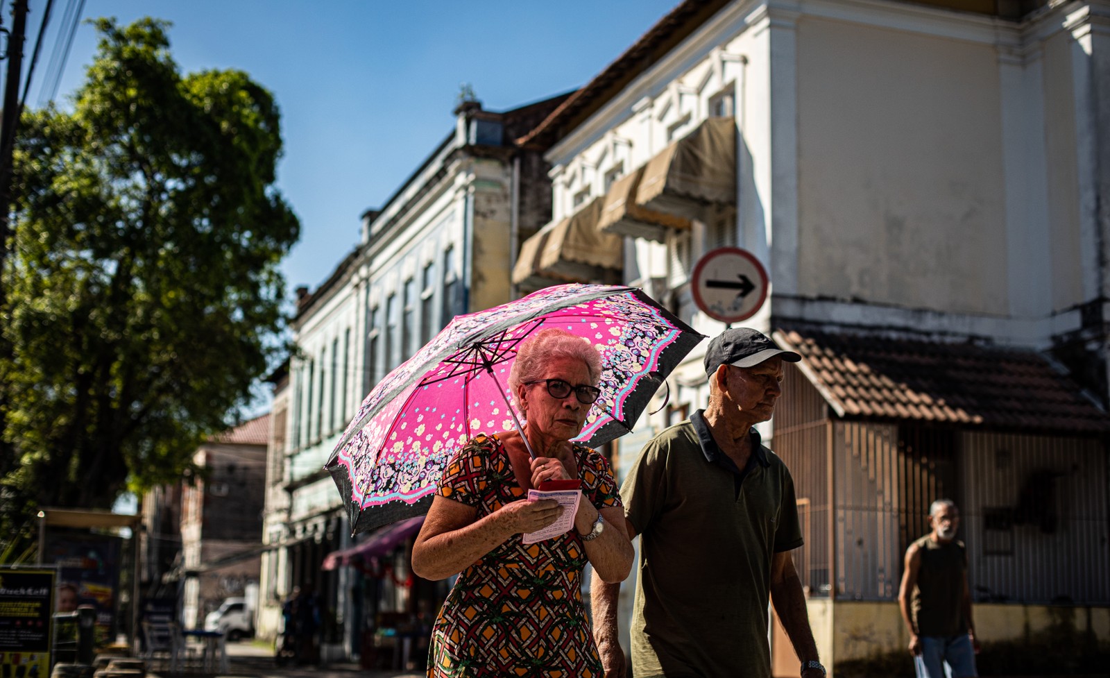 The population nicknames the neighborhood "Marshal's wood" — Photo: Hermes de Paula / Agence O Globo