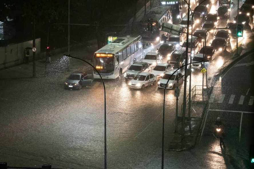 Rio Entra Em Estágio De Alerta Por Causa De Chuvas Muito Fortes Nas Regiões Norte E Oeste Da Cidade 