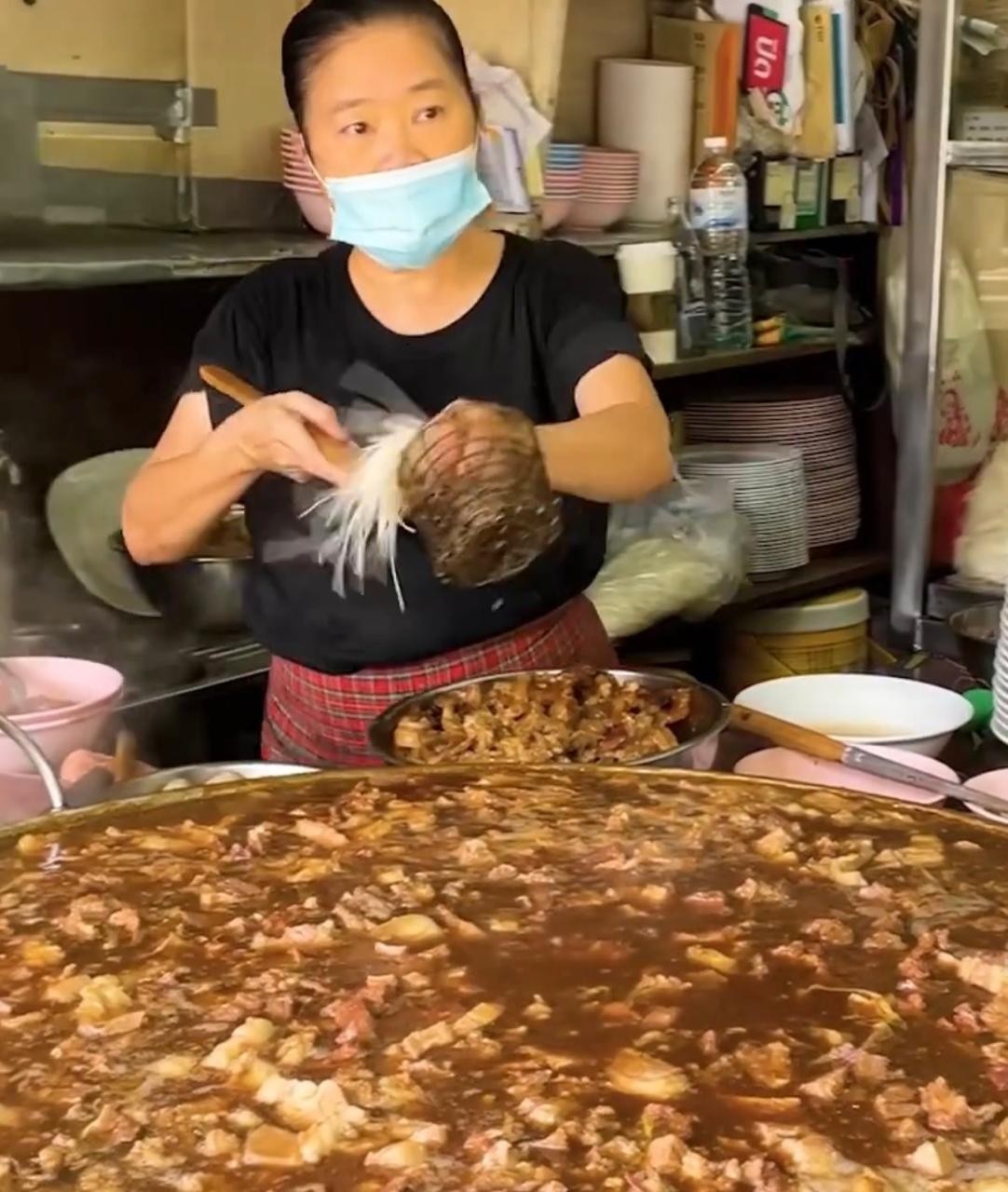 Você tomaria uma sopa de 50 anos? Conheça o 'ensopado perpétuo'