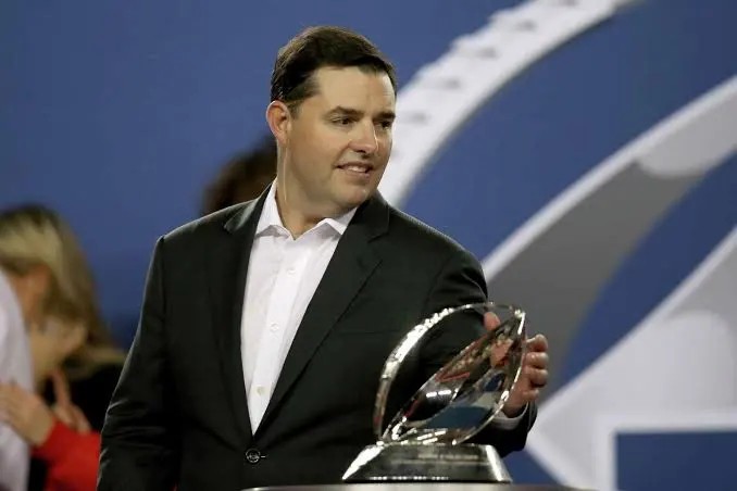 Dono do San Francisco 49ers é preso nos EUA após marcar encontro por site de prostituição - QTU Questões do Universo