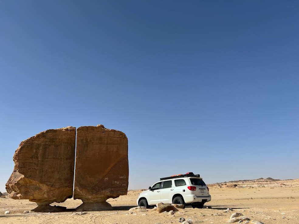 Al Naslaa  atrao turstica e o maior enigma geolgico no deserto da Arbia Saudita  Foto: Reproduo