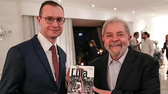 Lula se reúne com Zanin no Planalto e deve indicá-lo ao STF nesta quinta
