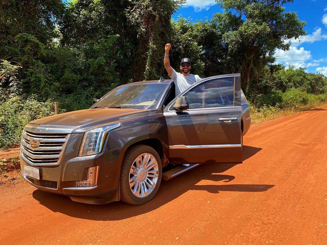 Gusttavo Lima Possui Garagem de uterosautomóveisde luxo -foto: repredução Instagram