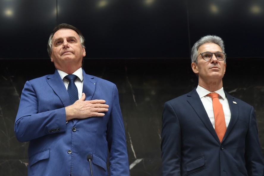 Bolsonaro e Zema durante a solenidade