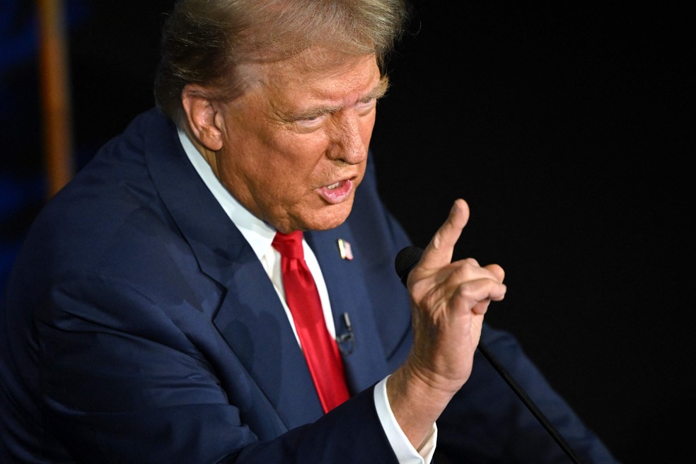 Ex-presidente dos EUA, Donald Trump, durante debate com a candidata democrata à Presidência, Kamala Harris — Foto: SAUL LOEB / AFP