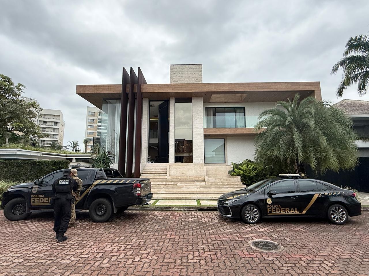 PF prende mulher e filho de Marcinho VP em operação contra monopólio do tráfico sobre internet no Rio