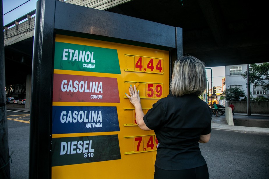 Gasolina fica mais barata em BH, mas está prestes a aumentar; entenda