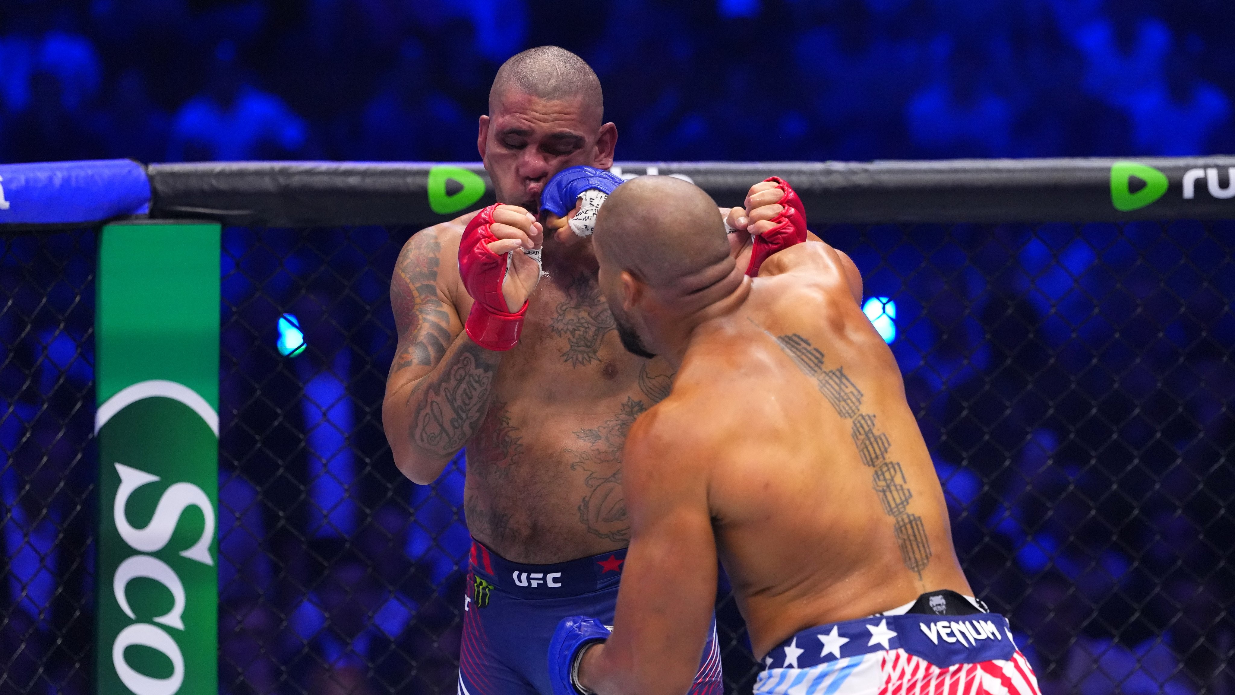 Alex Poatan é nocauteado por Ciryl Gane e perde chance de ser triplocampeão do UFC