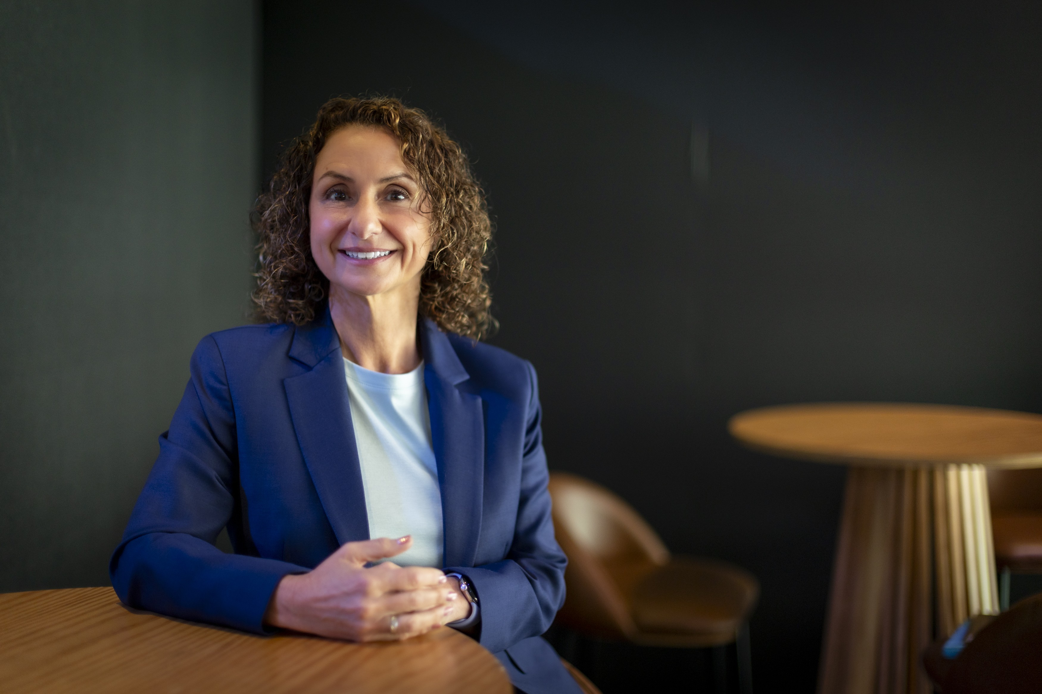 Regulação da IA precisa ter 'dimensão correta' e enfoque no 'uso' da tecnologia, diz Lila Ibrahim, da Google DeepMind