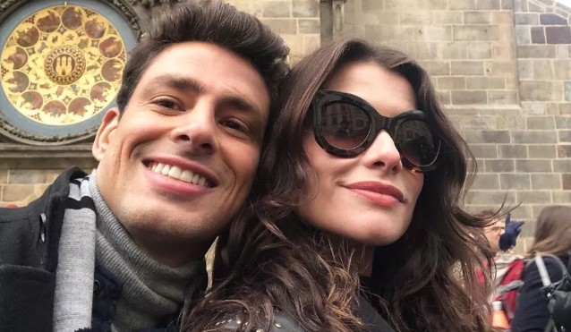 Cauã Reymond e Alinne Moraes namoraram entre 2002 e 2005. Eles mantêm uma boa relação e fizeram par romântico em "Um lugar ao Sol" — Foto: Reprodução/Instagram