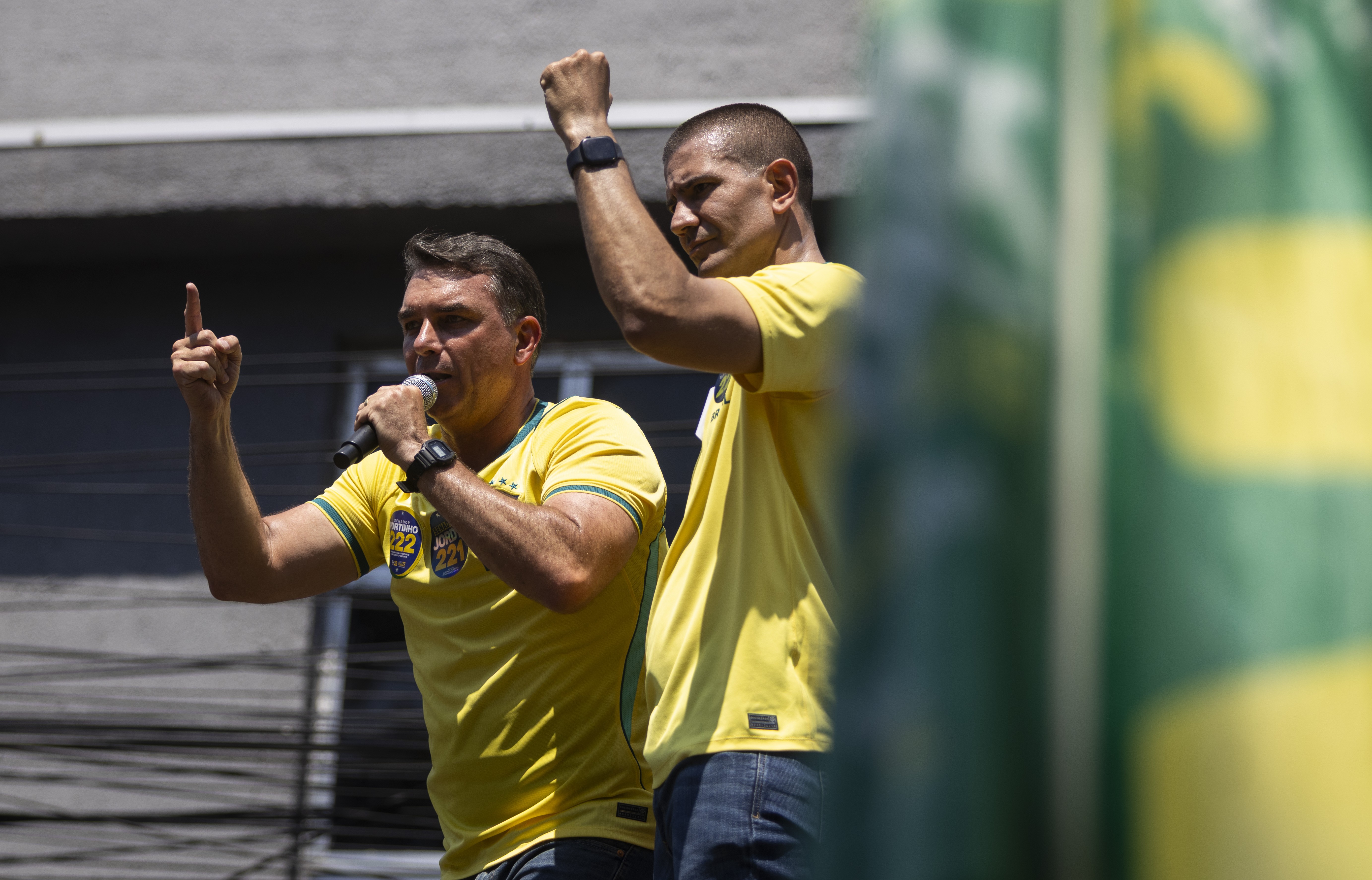 Flávio pretende manter mote do antipetismo e críticas ao aumento do custo de vida, com segurança pública como bandeira