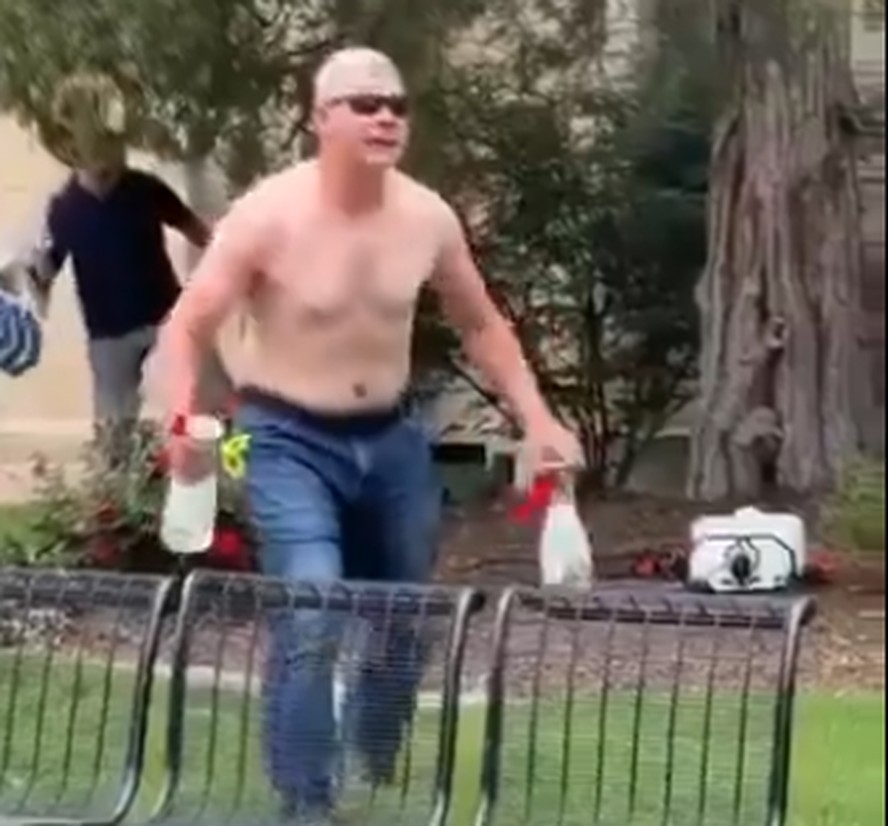 Agentes de imigração prendem família do suspeito de ataque terrorista nos  EUA contra ato por reféns de Israel