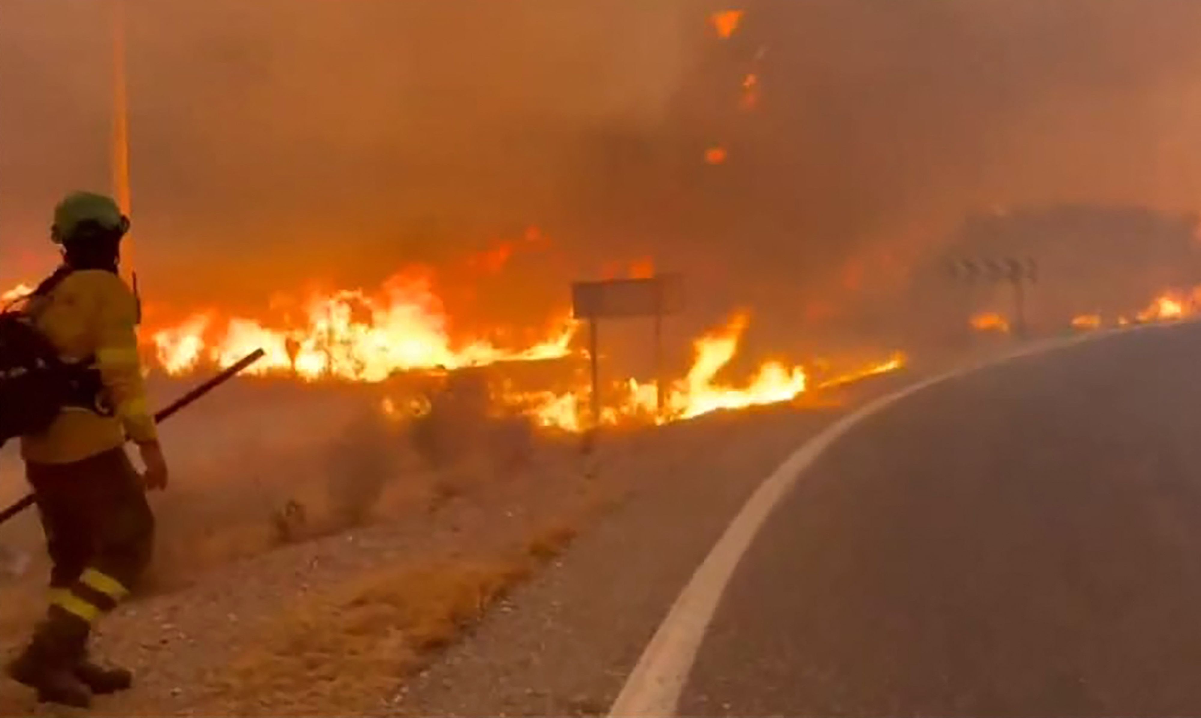 Incêndio na Espanha destrói área equivalente a 9 mil campos de futebol