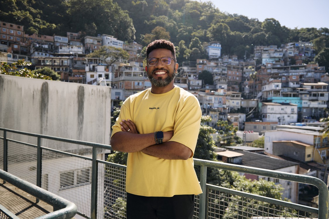 Energia Solar em Favelas: Líder Comunitário Sonha com Usinas em Comunidades